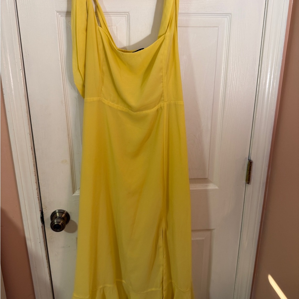 Lulu's Yellow Dress